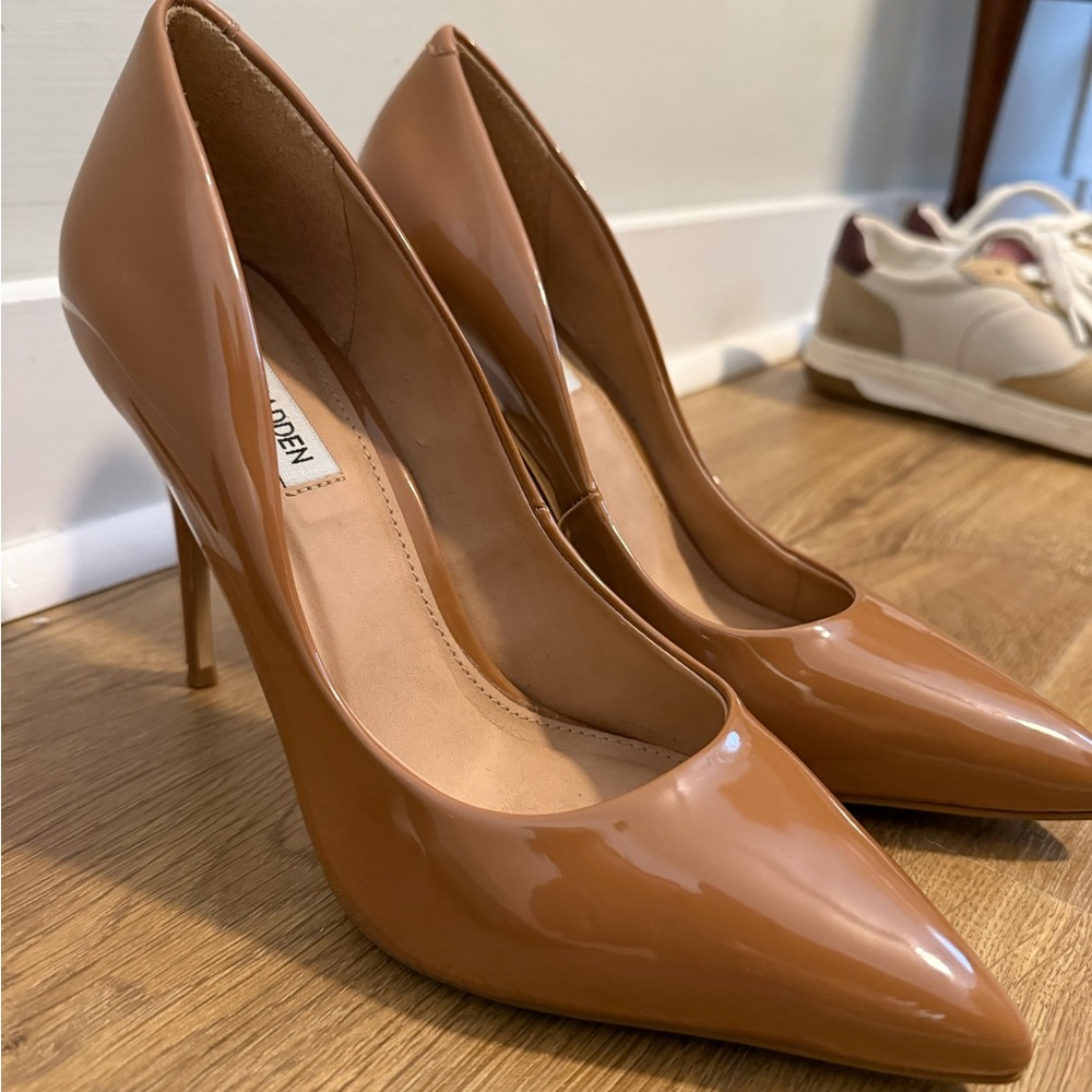 Steve Madden Elegant Tan Stilettos